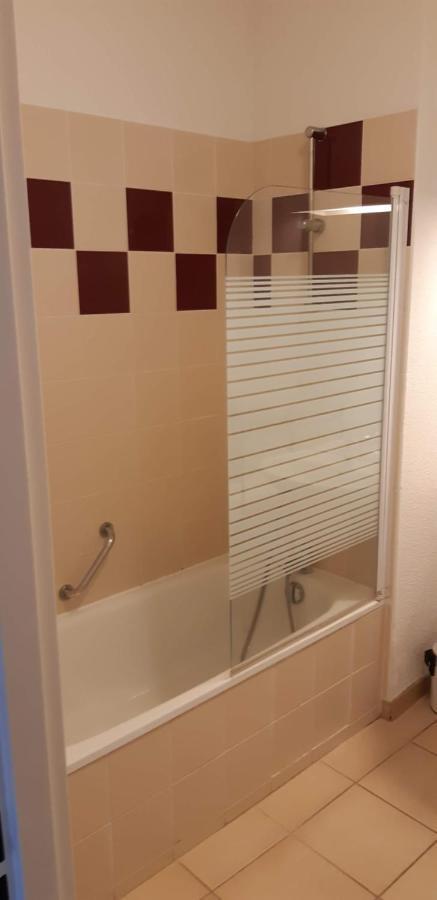 Charmant Logement Avec Piscine Bergerac Extérieur photo